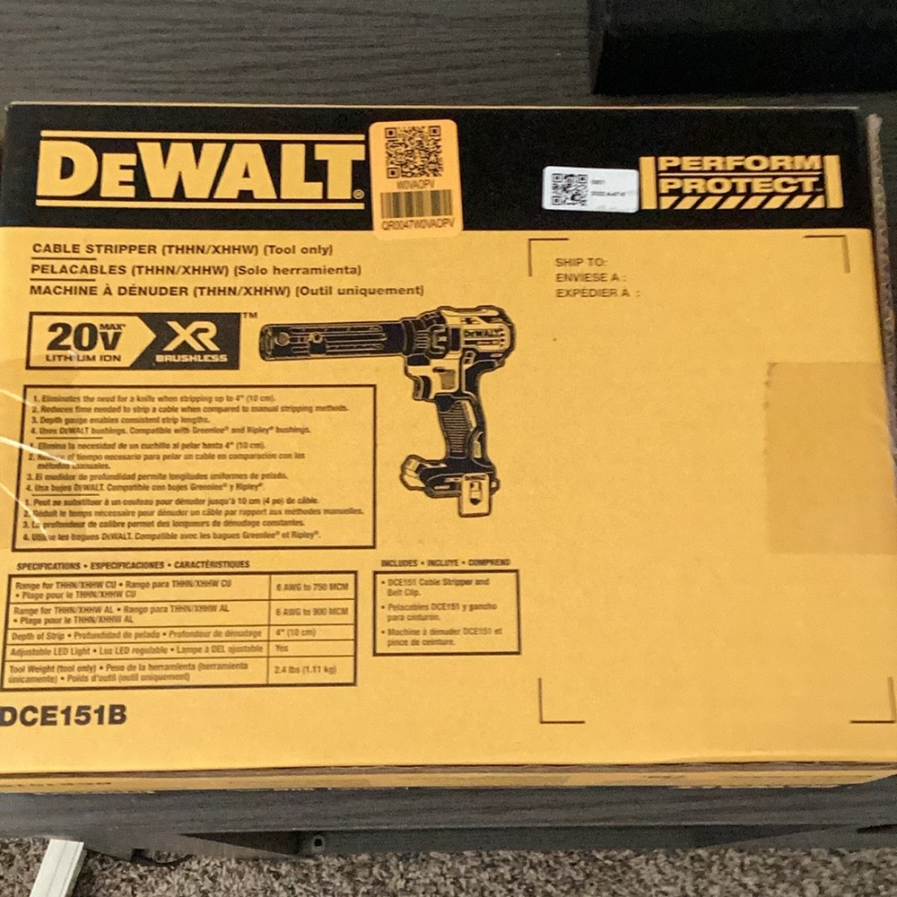 DEWALT 20V XR Cable Stripper - Black and Yellow